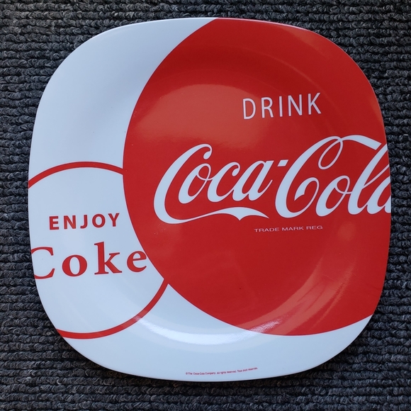 Set of 4 Coca Cola Large Plastic Plates Dishes by Gibson Vintage Collectibles - Picture 5 of 9